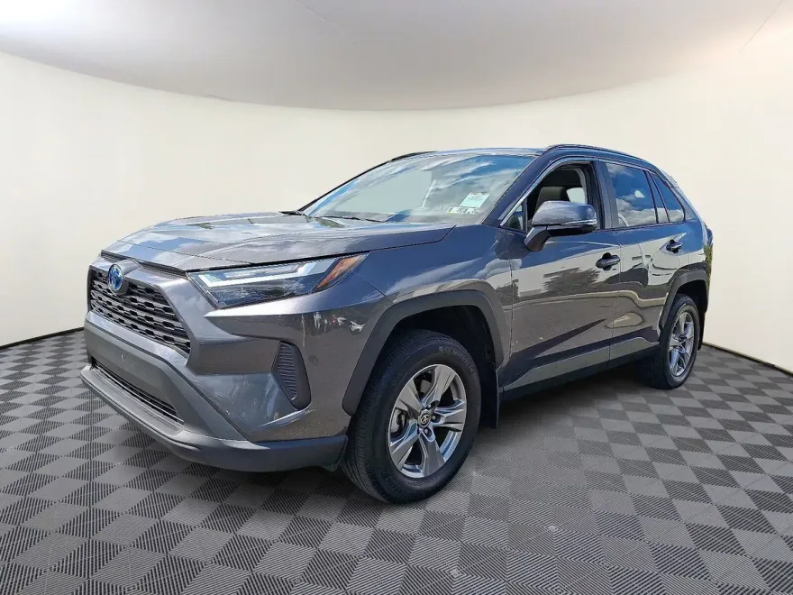 2024 Toyota RAV4 Hybrid XLE photo 1