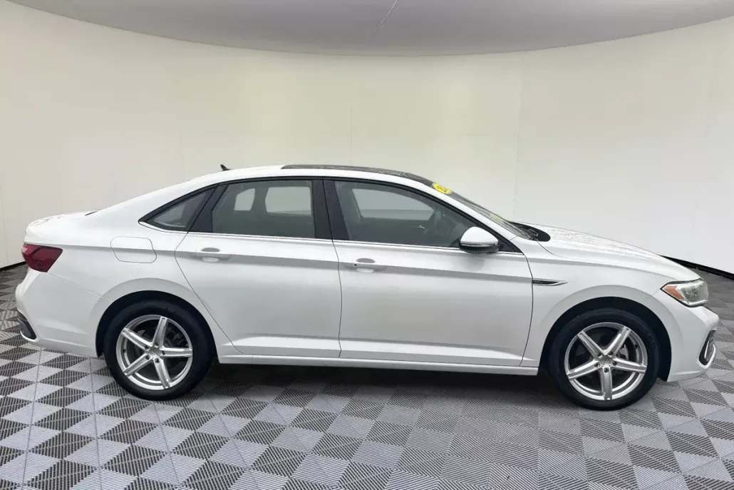 2024 Volkswagen Jetta SEL photo 1