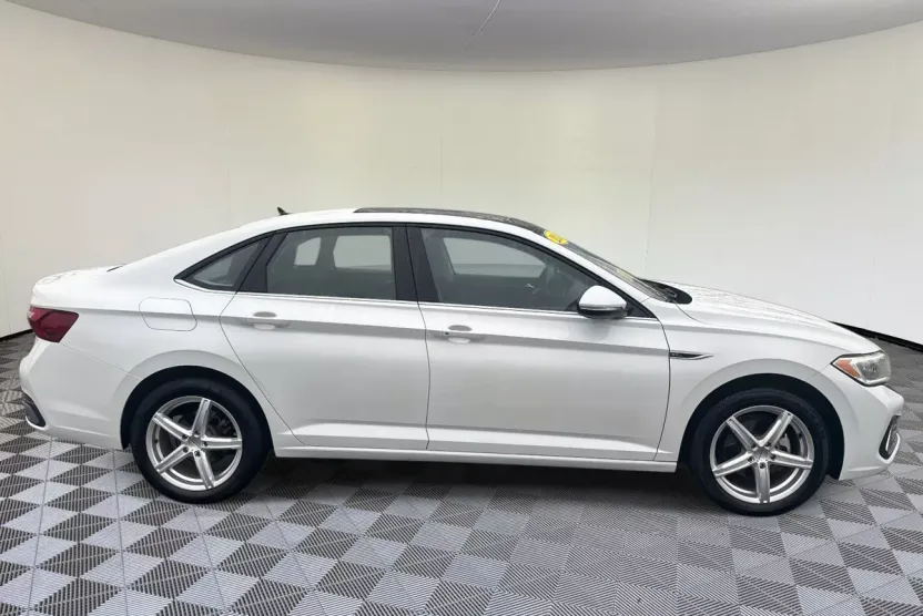 2024 Volkswagen Jetta SEL photo 1