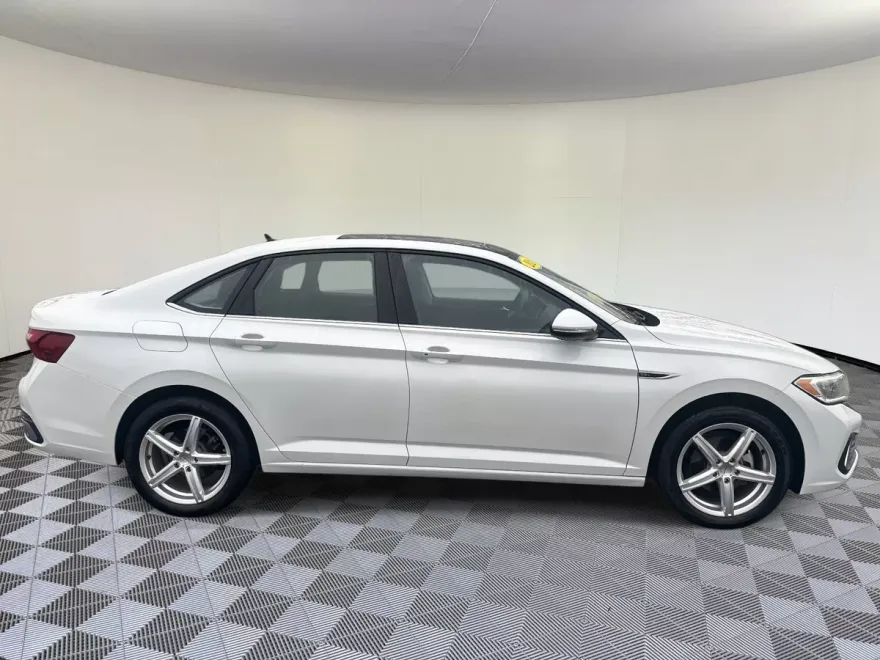 2024 Volkswagen Jetta SEL photo 1