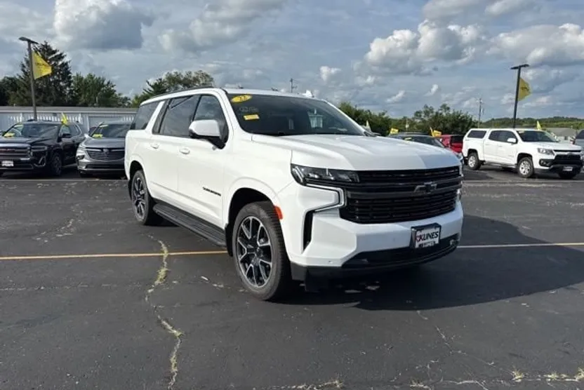 2022 Chevrolet Suburban RST photo 1