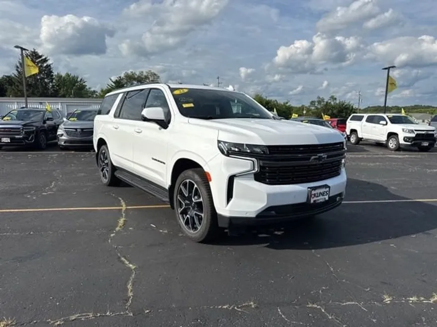 2022 Chevrolet Suburban RST photo 1