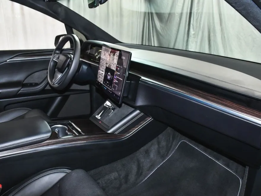 2024 Tesla Model X photo 41