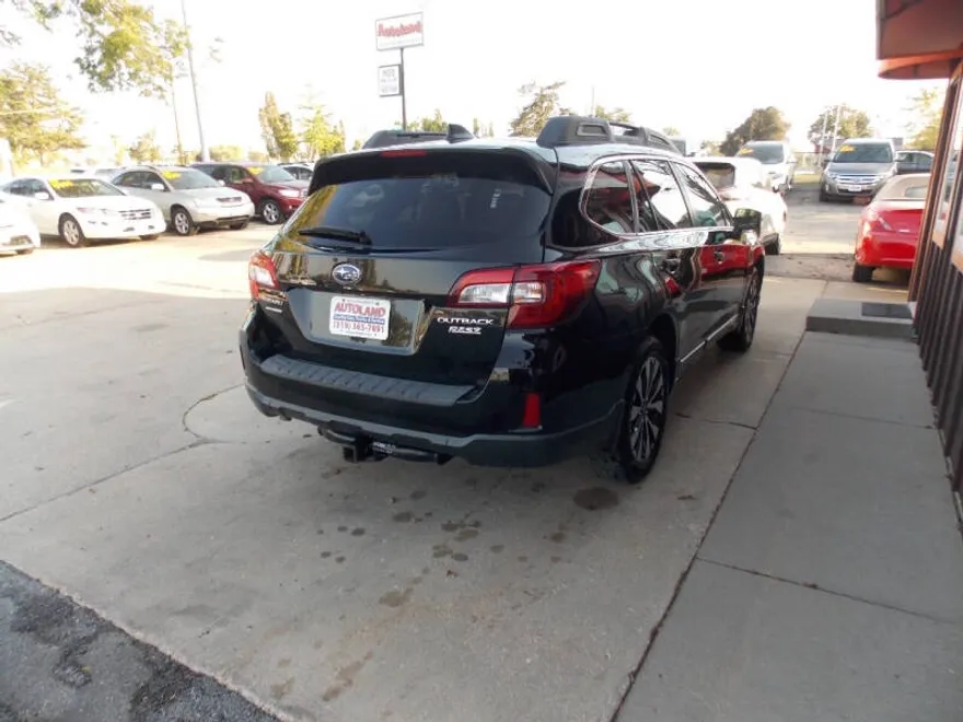 2016 Subaru Outback 2.5i Limited photo 1