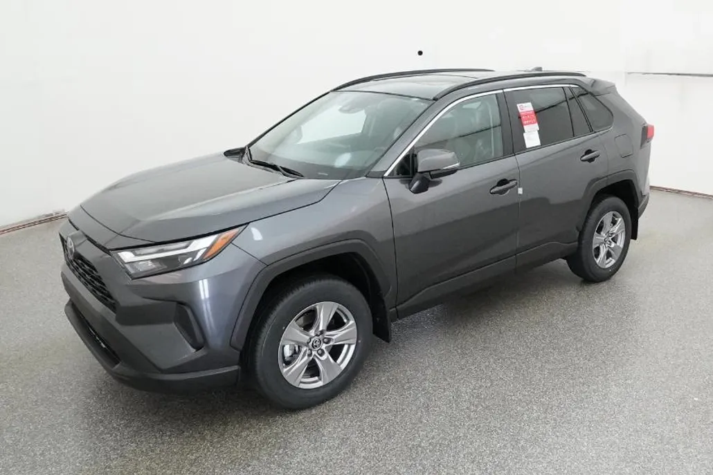2025 Toyota RAV4 XLE photo 1