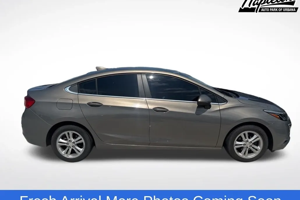 2018 Chevrolet Cruze LT photo 1