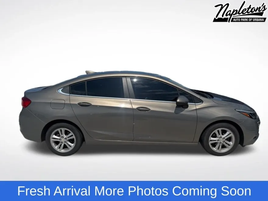 2018 Chevrolet Cruze LT photo 1