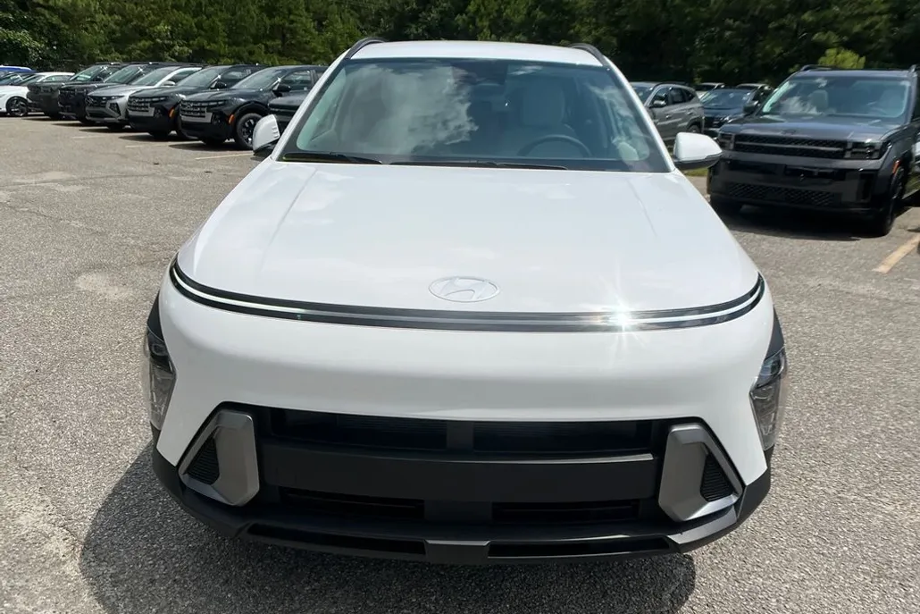 2025 Hyundai Kona SEL photo 1