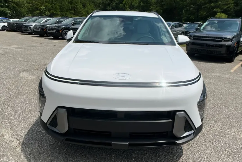 2025 Hyundai Kona SEL photo 1