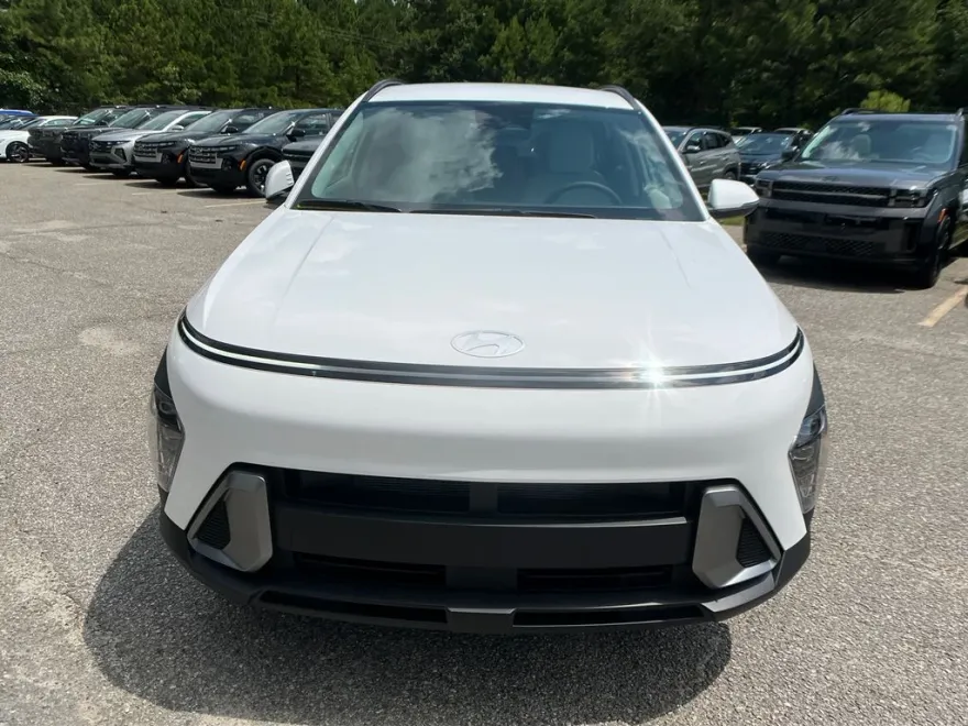 2025 Hyundai Kona SEL photo 1
