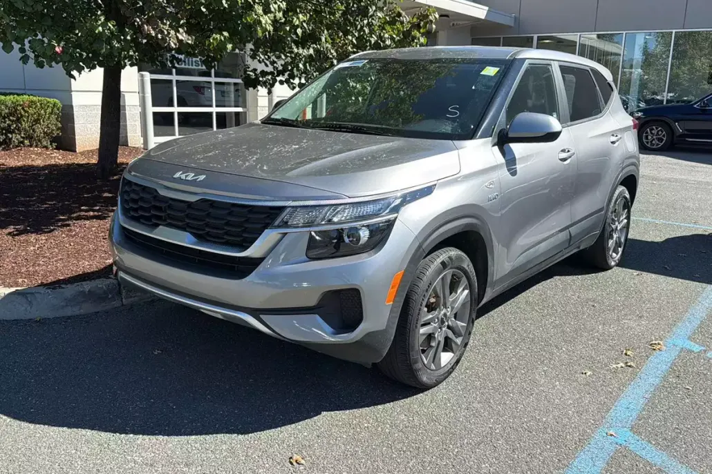 2022 Kia Seltos LX photo 1