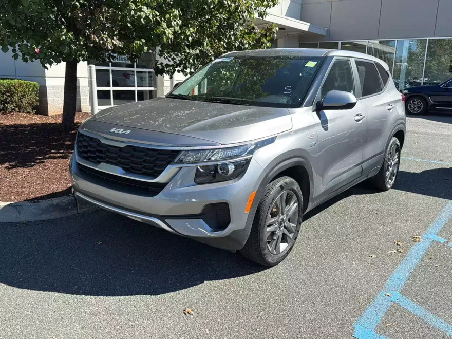 2022 Kia Seltos LX photo 1