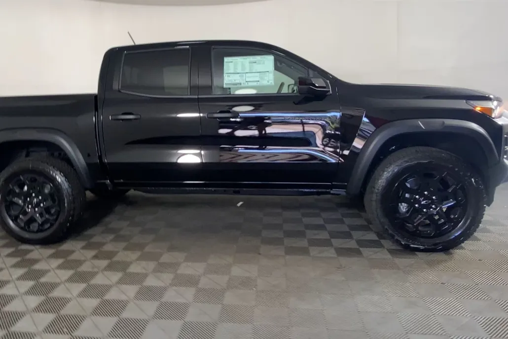 2026 Chevrolet Colorado Trail Boss photo 1
