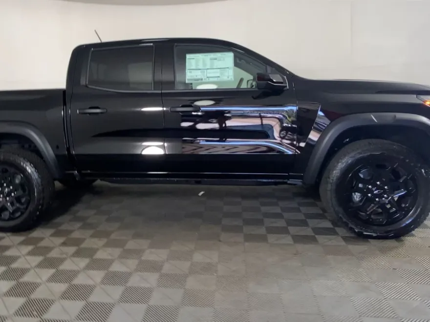 2026 Chevrolet Colorado Trail Boss photo 1