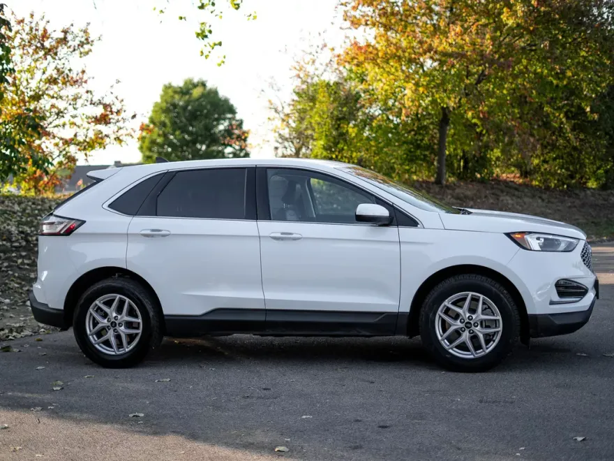 2024 Ford Edge SEL photo 1