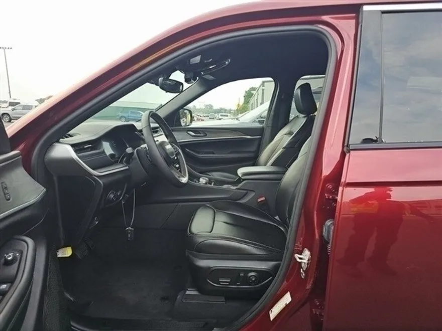 2024 Jeep Grand Cherokee Limited photo 1