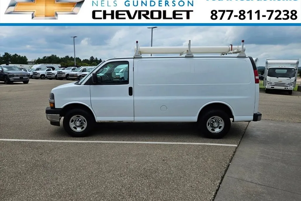 2017 Chevrolet Express Cargo 3500 Base Van photo 1