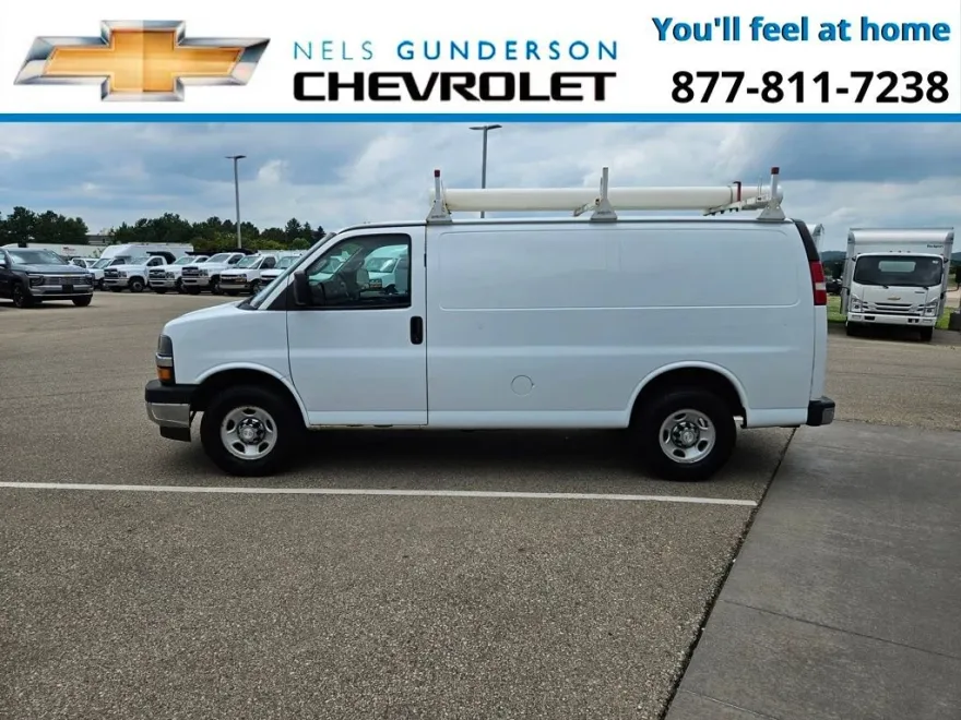 2017 Chevrolet Express Cargo 3500 Base Van photo 1