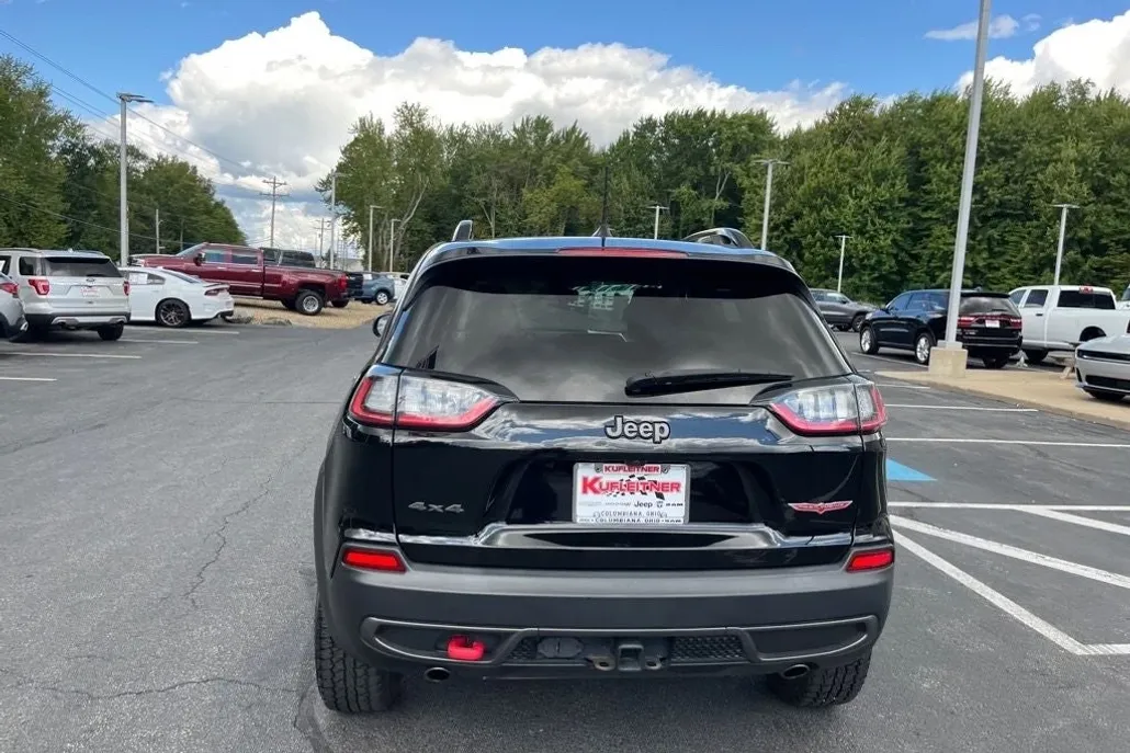 2022 Jeep Cherokee Trailhawk photo 1