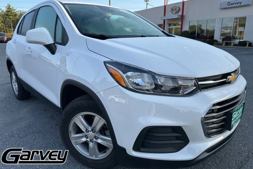 2022 Chevrolet Trax LS photo 1
