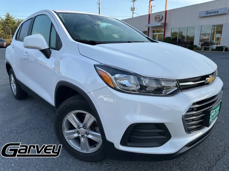 2022 Chevrolet Trax LS photo 1