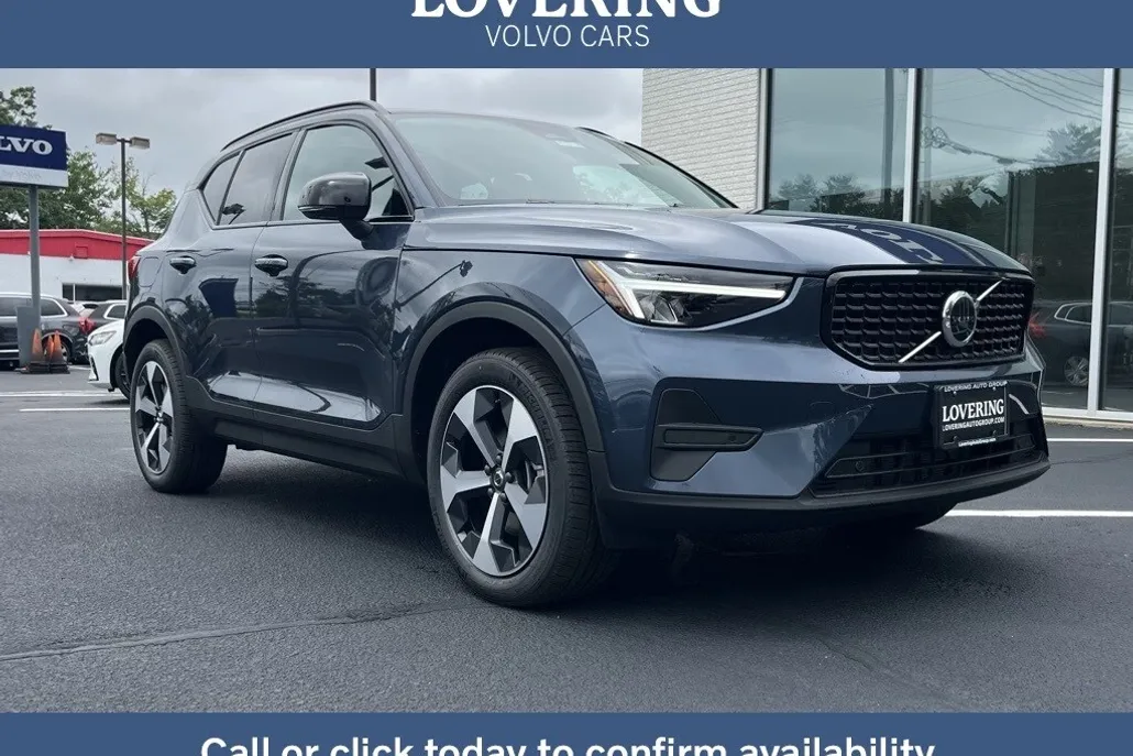 2026 Volvo XC40 Core photo 1