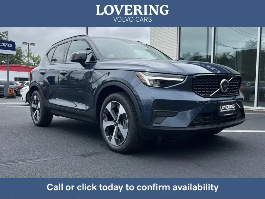 2026 Volvo XC40 Core photo 1