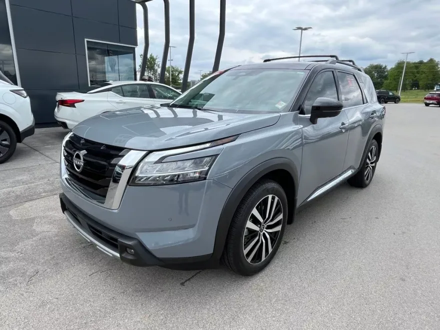 2024 Nissan Pathfinder Platinum photo 1