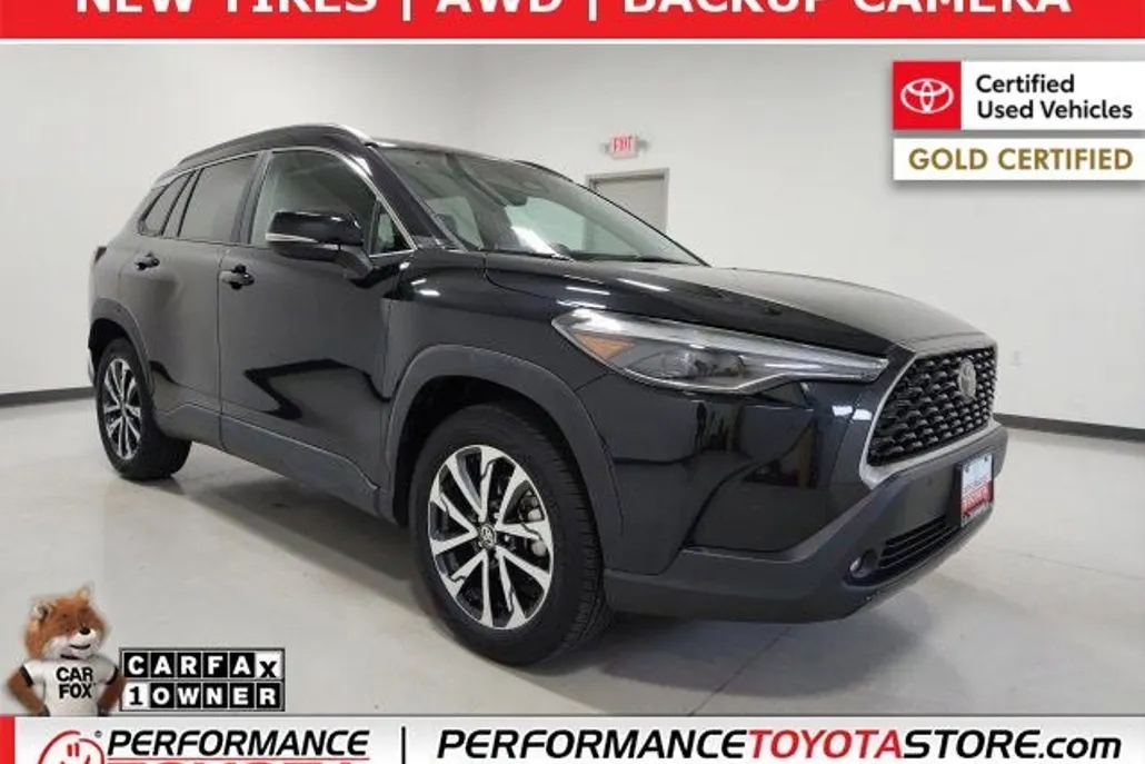 2024 Toyota Corolla Cross XLE photo 1