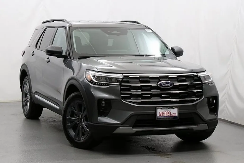 2025 Ford Explorer photo 1
