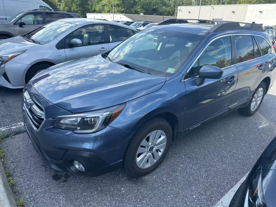 2018 Subaru Outback 2.5i Premium photo 1