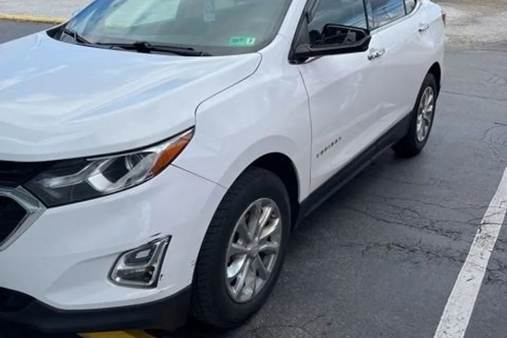 2018 Chevrolet Equinox LT photo 1