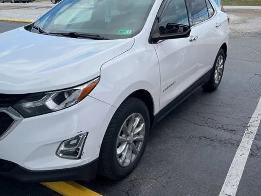 2018 Chevrolet Equinox LT photo 1