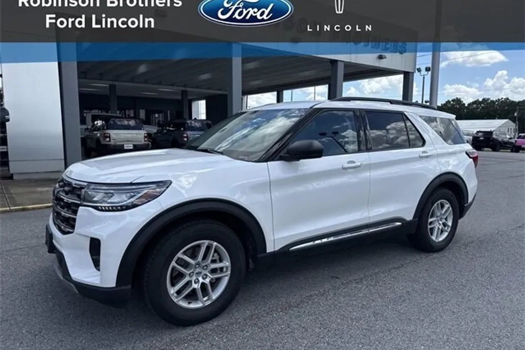 2025 Ford Explorer photo 1