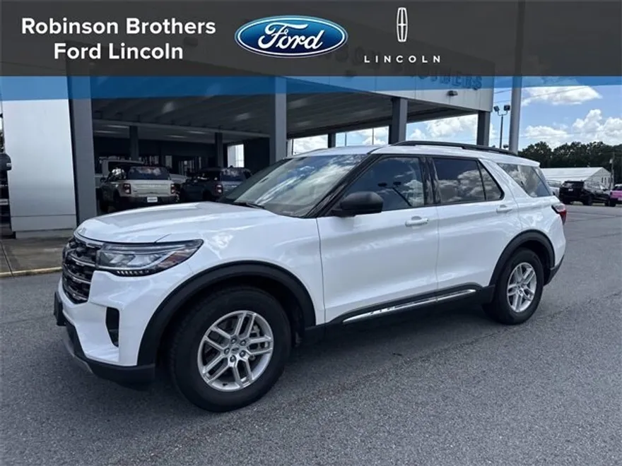 2025 Ford Explorer photo 1