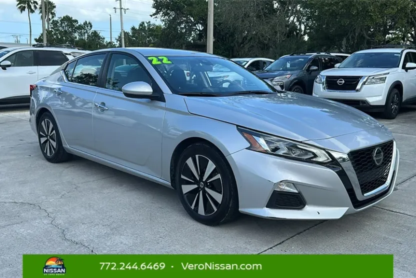 2022 Nissan Altima 2.5 SV photo 1