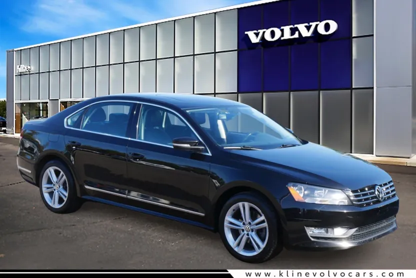 2013 Volkswagen Passat SEL Premium photo 1