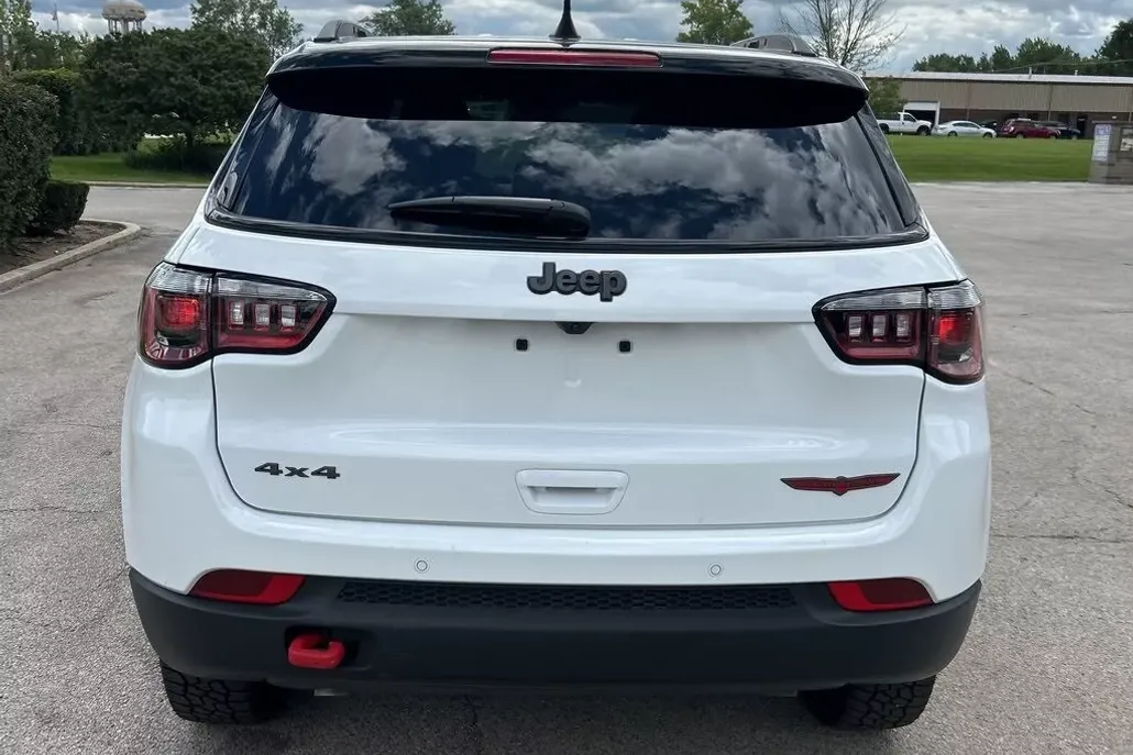 2025 Jeep Compass Trailhawk photo 1