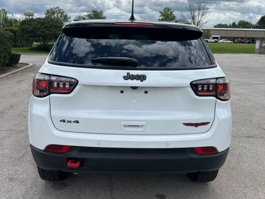 2025 Jeep Compass Trailhawk photo 1