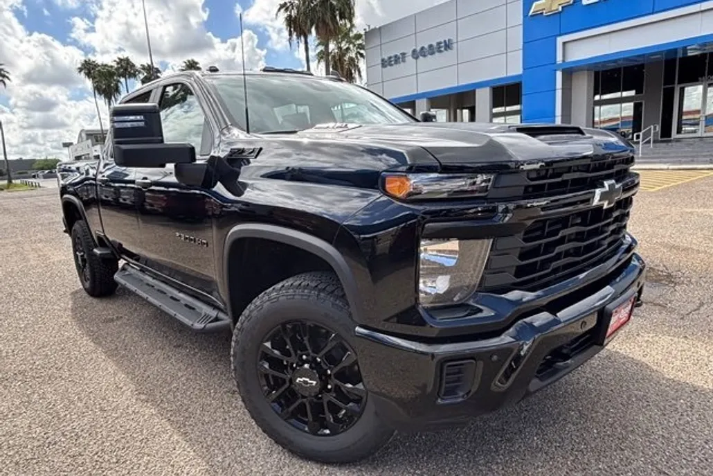 2025 Chevrolet Silverado 2500HD Custom photo 1