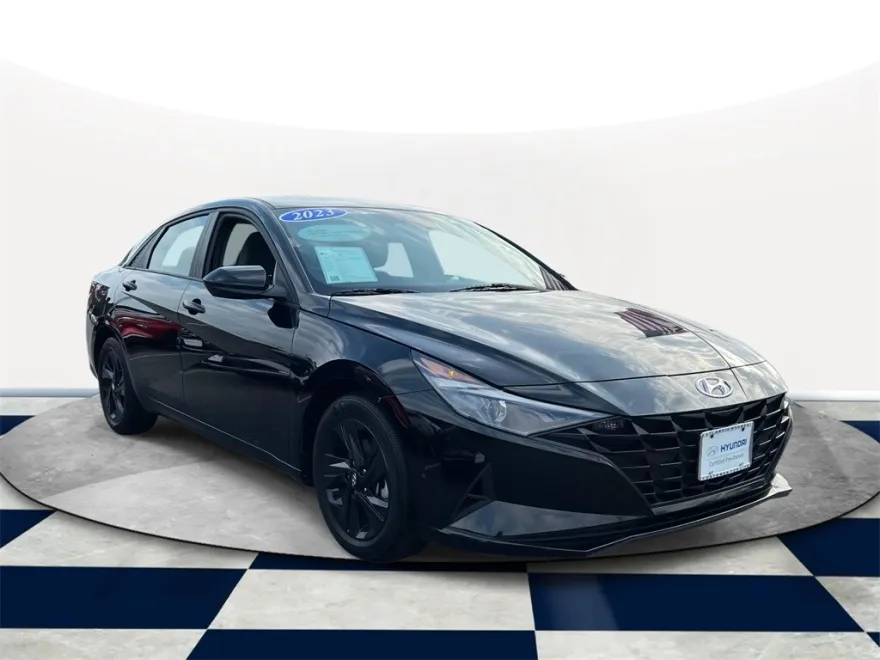 2023 Hyundai Elantra SEL photo 1
