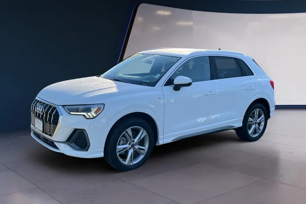 2024 Audi Q3 S line Premium photo 1