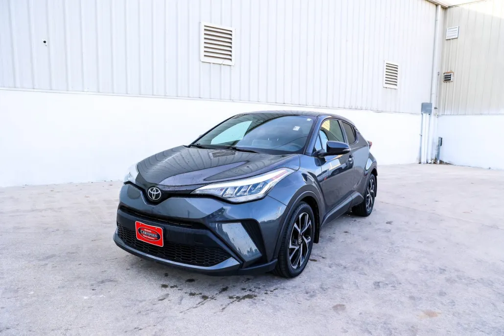 2021 Toyota C-HR XLE photo 1