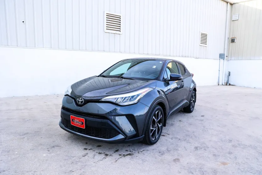 2021 Toyota C-HR XLE photo 1