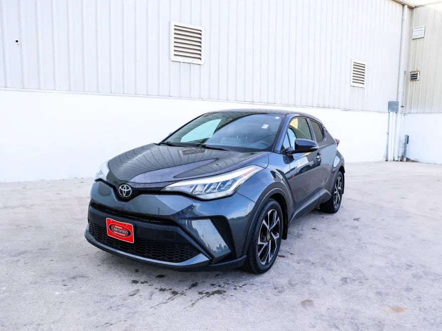 2021 Toyota C-HR XLE photo 1