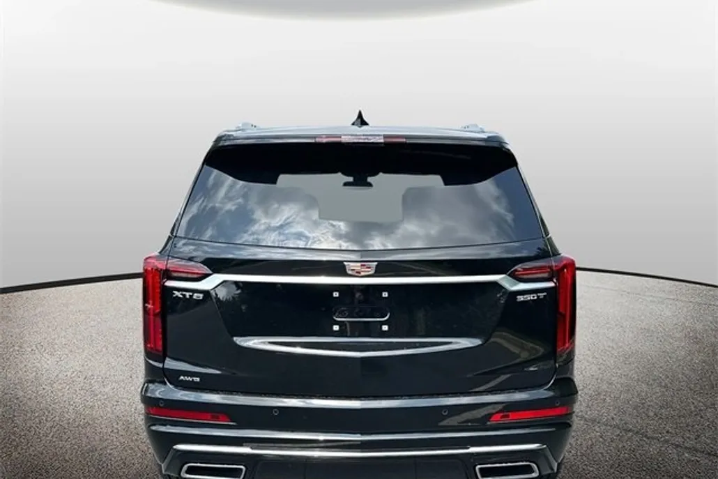 2025 Cadillac XT6 Luxury photo 1