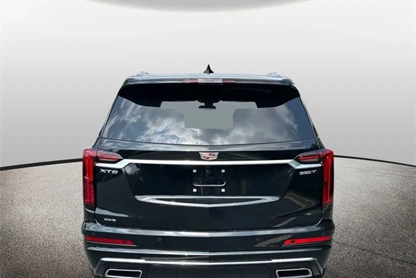 2025 Cadillac XT6 Luxury photo 1
