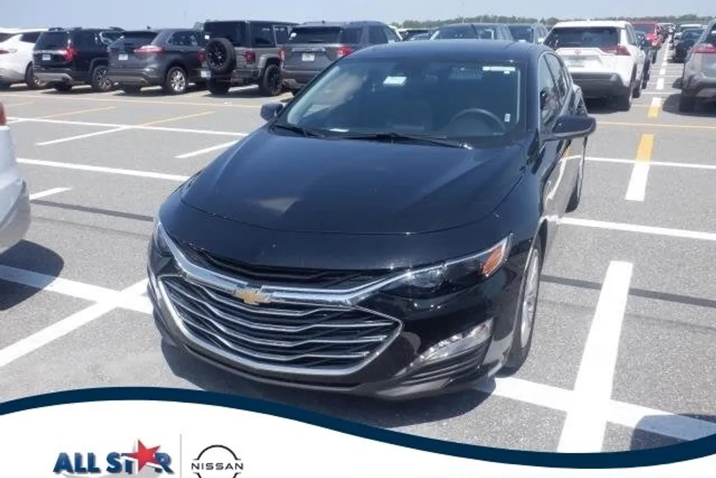 2024 Chevrolet Malibu 1LT photo 1