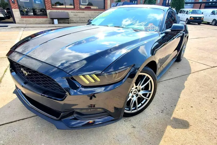 2016 Ford Mustang V6 photo 1