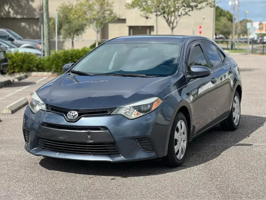 2016 Toyota Corolla LE photo 1